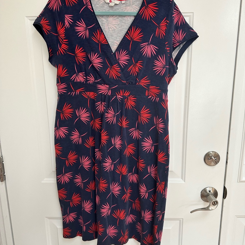 Boden Casual Jersey Navy Dress with Red and Pink Leaf Pattern